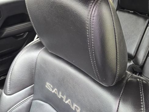 Used 2019 Jeep Wrangler Unlimited Sahara AWD/4WD image 15