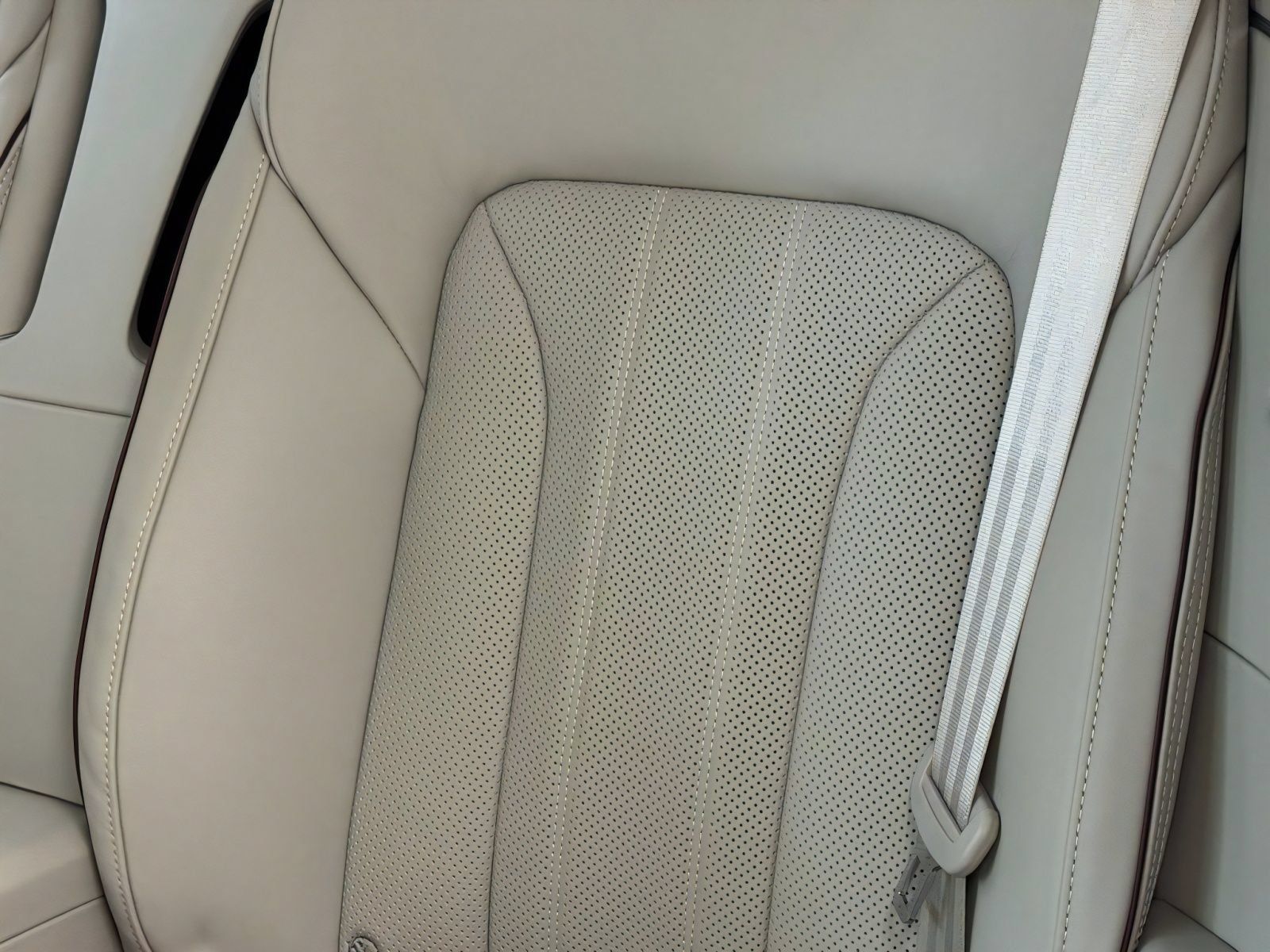 Used 2024 Bentley Continental GT AWD/4WD image 33