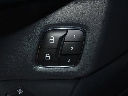 Used 2023 Ford Expedition Max XLT image 16