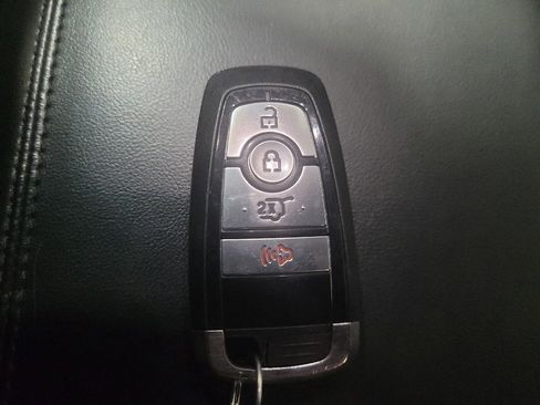 Used 2020 Ford Explorer XLT w/ Comfort Package AWD/4WD image 32