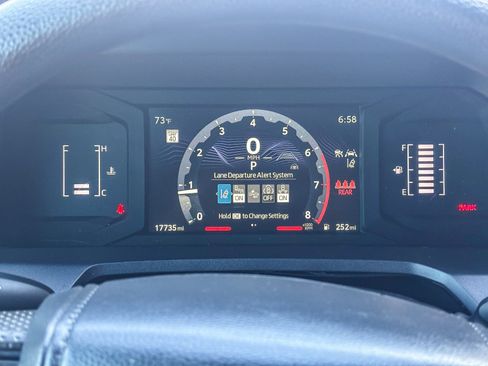 Used 2025 Toyota Tacoma SR5 AWD/4WD image 27