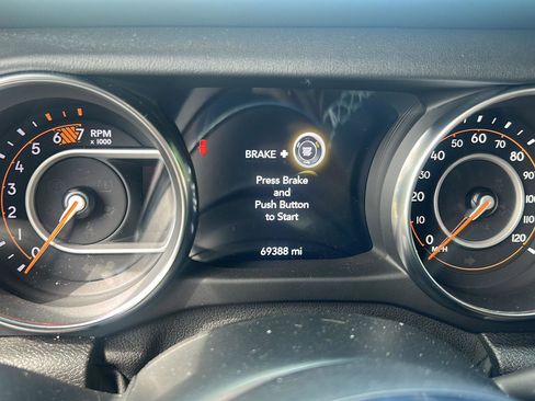 Used 2021 Jeep Wrangler Unlimited Sahara AWD/4WD image 7