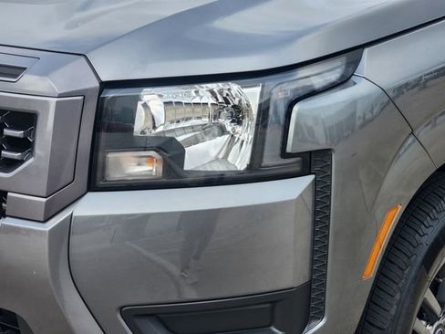 Used 2025 Nissan Frontier SV image 9