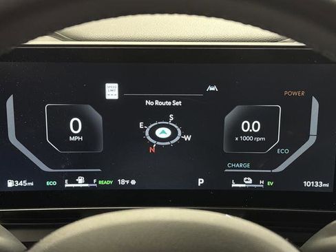 Used 2025 Kia Carnival SX w/ SX Dark Edition Package image 18