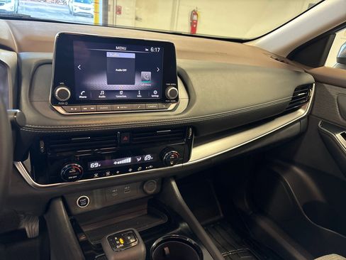 Used 2022 Nissan Rogue SV image 29