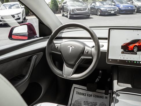Used 2024 Tesla Model Y Long Range AWD/4WD image 12