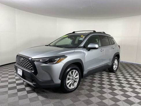 Used 2022 Toyota Corolla Cross LE AWD/4WD image 4