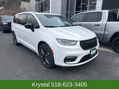 New 2026 Chrysler Pacifica Select image 1