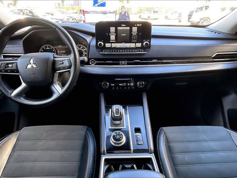 Used 2024 Mitsubishi Outlander SE image 6
