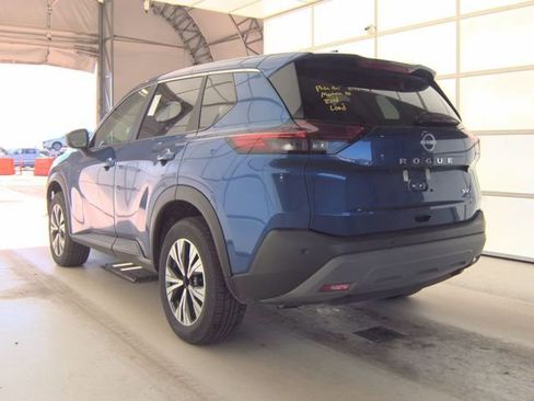 Used 2023 Nissan Rogue SV image 4