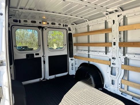 Used 2025 RAM ProMaster 2500 w/ U-Haul Equipment Group FWD image 15