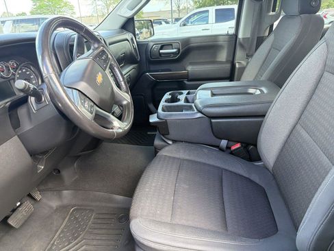 Used 2021 Chevrolet Silverado 1500 LT image 3