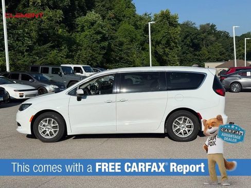 Used 2023 Chrysler Voyager LX FWD image 2