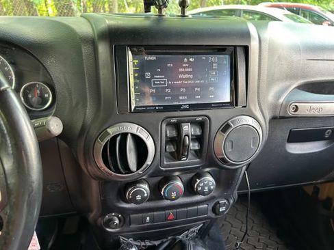 Used 2014 Jeep Wrangler Unlimited Sport w/ Quick Order Package 23S AWD/4WD image 13