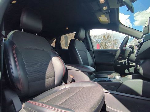 Used 2025 Ford Escape ST-Line image 30