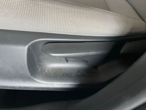 Used 2023 Toyota Corolla Cross L image 13