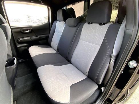Used 2020 Toyota Tacoma TRD Off-Road image 19