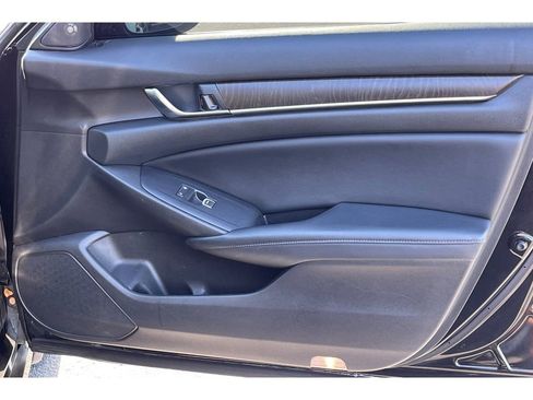 Used 2018 Honda Accord Touring image 20