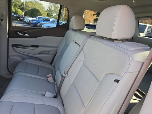Used 2023 GMC Acadia SLT image 14