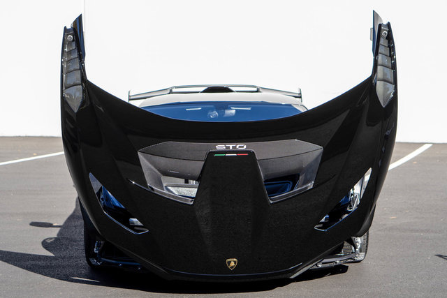 Used 2021 Lamborghini Huracan STO RWD image 14