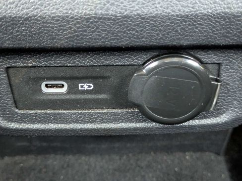Used 2023 Volkswagen Tiguan SE R-Line FWD image 9