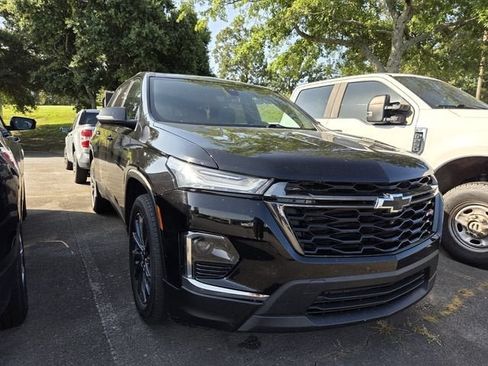 Used 2022 Chevrolet Traverse RS w/ LPO, Floor Liner Package FWD image 1