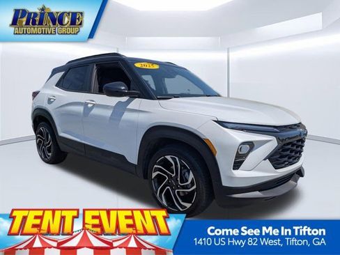 Used 2025 Chevrolet TrailBlazer RS w/ Convenience Package FWD image 1