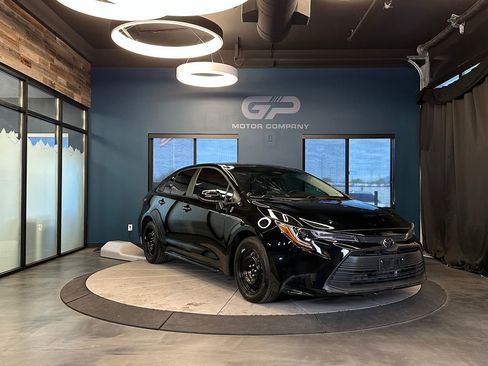 Used 2025 Toyota Corolla LE FWD image 1