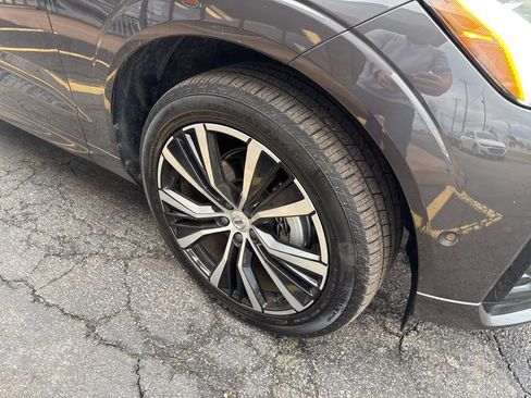 Used 2025 Volvo XC60 B5 Plus image 15