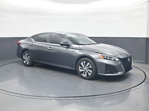 Used 2025 Nissan Altima 2.5 S image 1