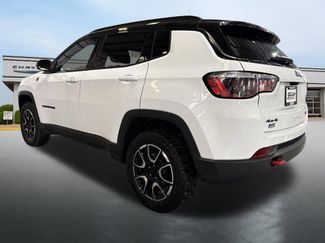 Used 2024 Jeep Compass Trailhawk video 3