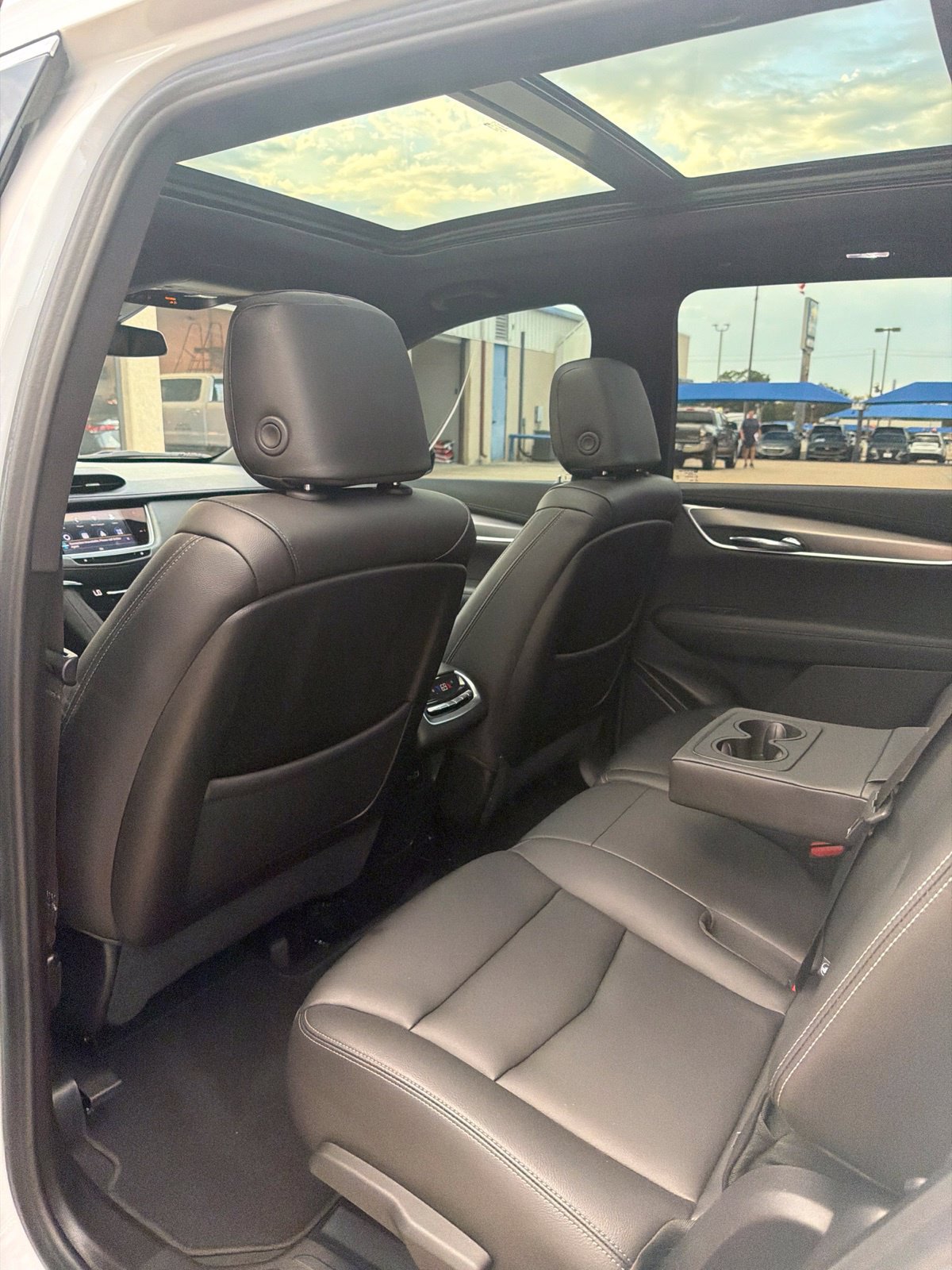 Used 2025 Cadillac XT6 Luxury FWD image 5