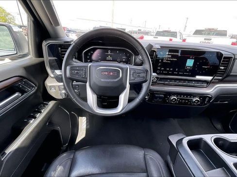 Used 2025 GMC Sierra 1500 SLT image 8