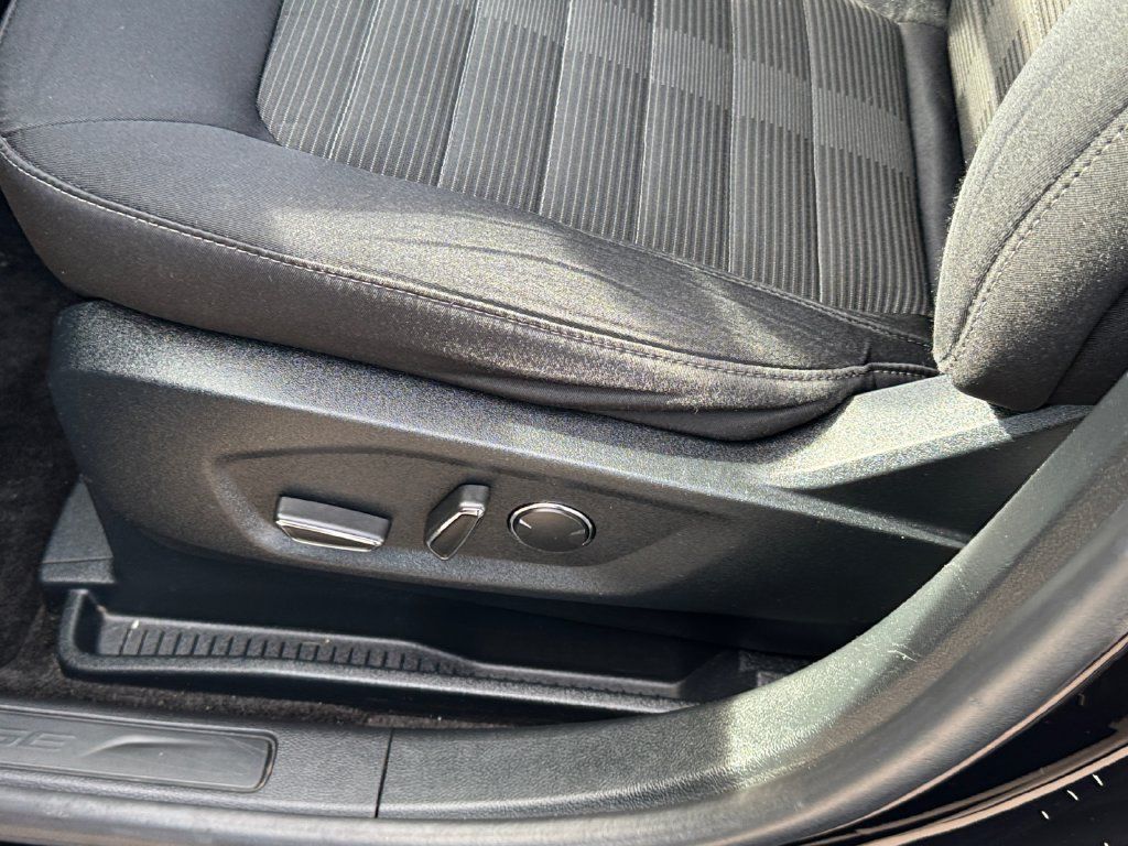 Used 2018 Ford Edge SEL FWD image 18