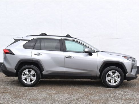Used 2019 Toyota RAV4 LE w/ Carpet Mat Package AWD/4WD image 6