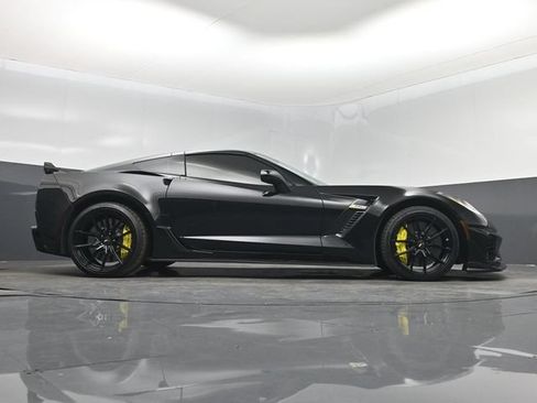 Used 2015 Chevrolet Corvette Z06 w/ 3LZ Preferred Equipment Group RWD image 16