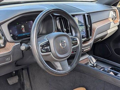 Used 2022 Volvo XC60 B6 Inscription w/ Climate Package AWD/4WD image 10