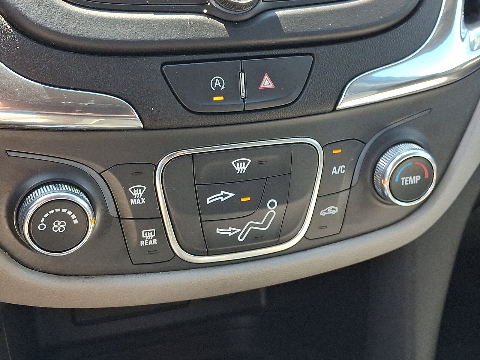 Certified 2022 Chevrolet Equinox LS w/ LS Convenience Package AWD/4WD image 16