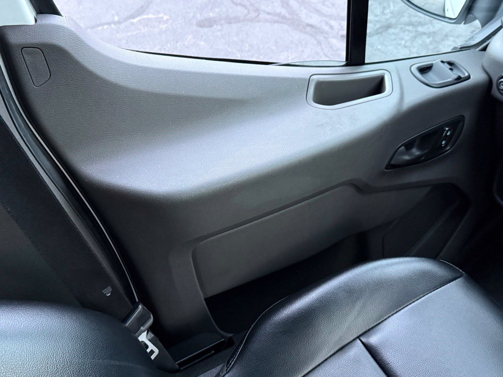 Used 2025 Ford Transit 250 148 Medium Roof RWD image 28