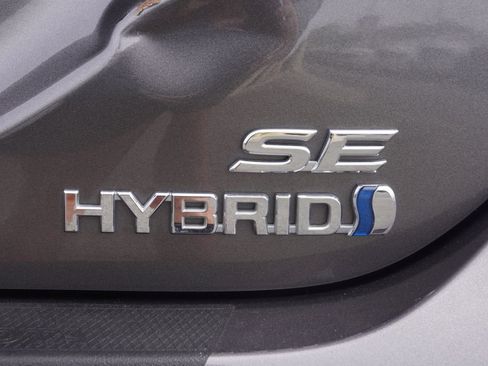Used 2022 Toyota Camry SE w/ Cold Weather Package FWD image 13