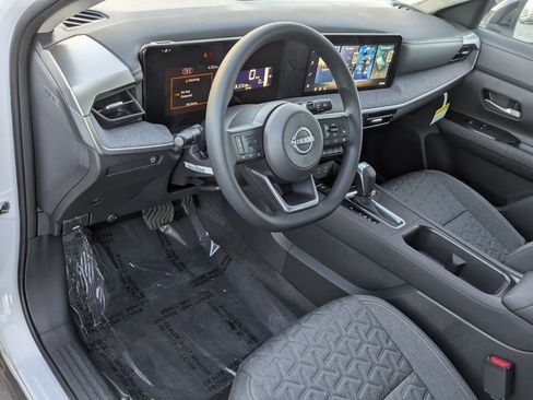 New 2026 Nissan Kicks SV w/ SV Premium Package image 2