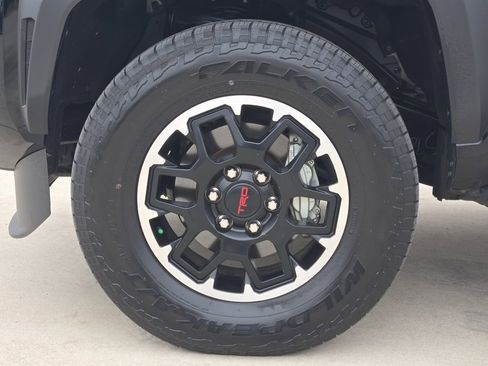 Used 2025 Toyota Tacoma TRD Off-Road w/ TRD Off Road Upgrade Package AWD/4WD image 14