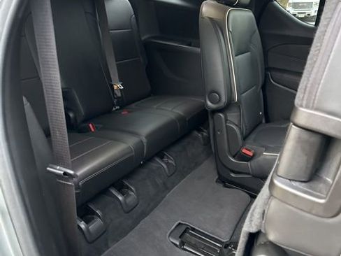 Used 2023 Chevrolet Traverse Premier image 40