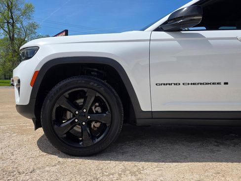 Used 2023 Jeep Grand Cherokee Altitude AWD/4WD image 28