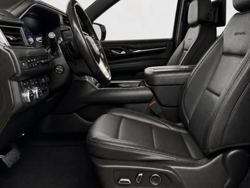 Used 2023 GMC Yukon Denali w/ Advanced Technology Package AWD/4WD image 17