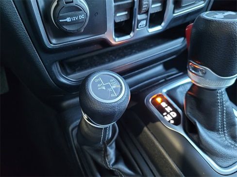 Used 2024 Jeep Wrangler Unlimited Sahara image 13