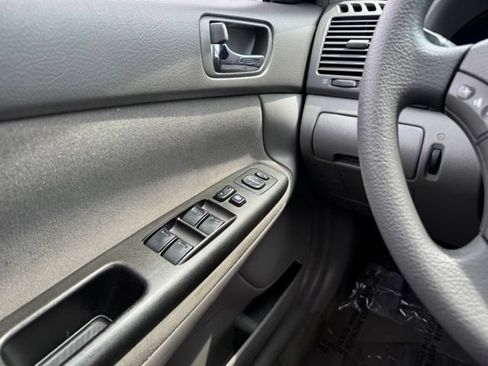 Used 2005 Toyota Camry LE FWD image 28
