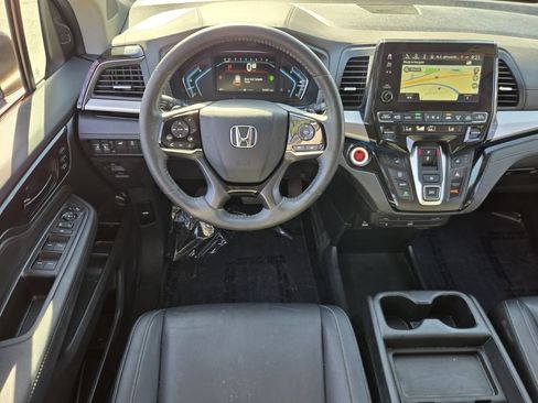 Certified 2024 Honda Odyssey Touring image 12