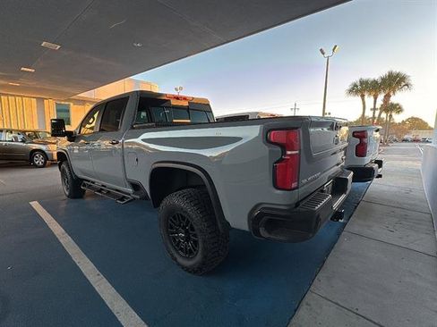 Used 2025 Chevrolet Silverado 2500 ZR2 w/ Technology Package image 5