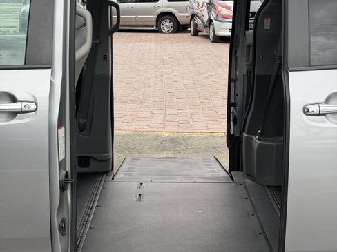 Used 2017 Toyota Sienna XLE image 11